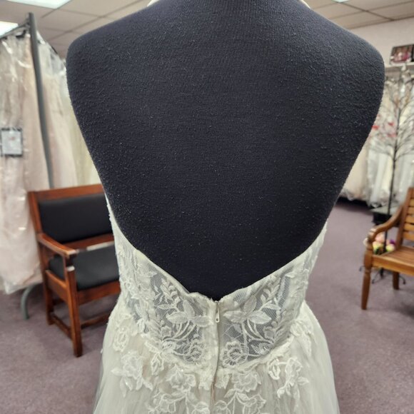 Private Label Shivani Size 8 Ivory/Stone Halter Neck Bridal Gown/Wedding Dress - Picture 8 of 9